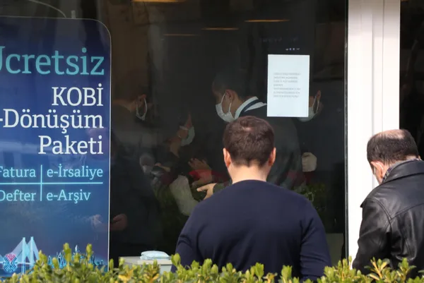 diyarbakirda-bankaya-silahli-soygun-girisimi-polise-teslim-oldu-1614586457245.jpg Diyarbakır'da bankaya silahlı soygun girişimi! Polise teslim oldu-7