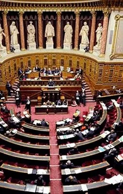 Fransız polisinden parlamentoya baskın