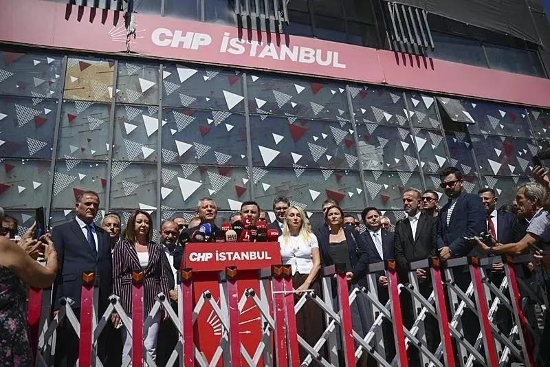 Özgür Özel ve Özgür Çelik (AA)