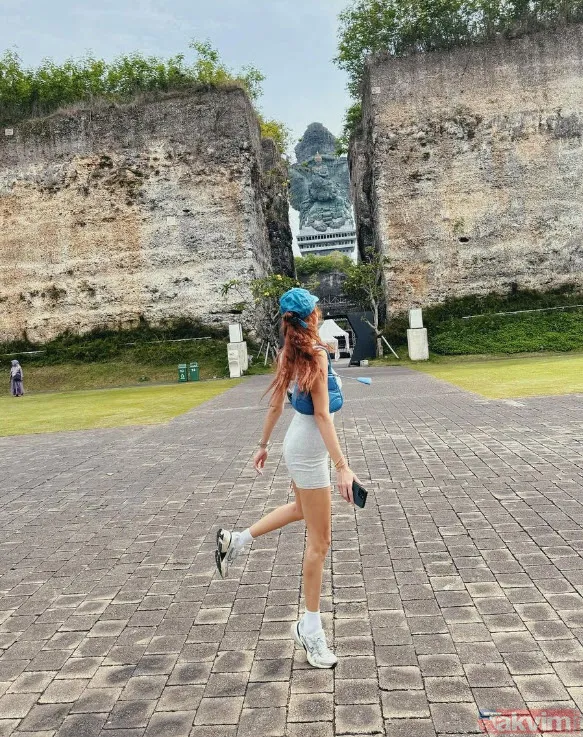 Hande Erçel ve Hakan Sabancı dudak dudağa yakalandı "Hem öpüp hem de kaydını mı alıyor o" Hande o anları kayıt altına alınca... - 7