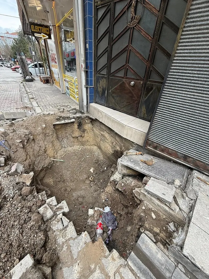 chpli-baskandan-yaziya-kazi-afyonkarahisar-belediyesinden-muhalif-gazeteye-kepceli-operasyon-1774858335891.jpeg CHP’li başkandan yazıya kazı | Afyonkarahisar Belediyesi’nden muhalif gazeteye kepçeli operasyon-5