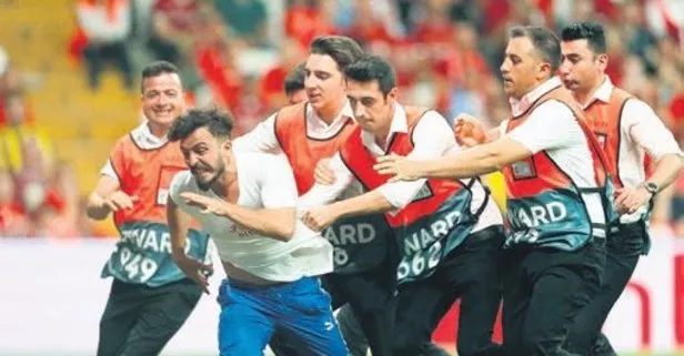 Maç esnasında sahaya atlayan YouTuber Ali Abdülselam Yılmaz ve 3 arkadaşına dava!