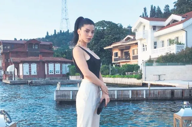 Yalıda aşka geldi!
