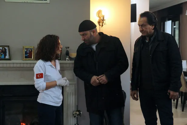 arka-sokaklar-tarihinde-gorulmemis-veda-yasanacak-iddiasi-fos-cikti-yerini-kimse-dolduramaz-1640281801575.jpg Onun yerini hiç kimse dolduramaz! Arka Sokaklar tarihinde görülmemiş veda yaşanacak iddiası fos çıktı!-6