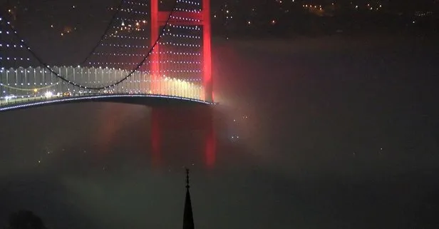 İstanbul’da etkili olan sis renkli görüntüler oluşturdu