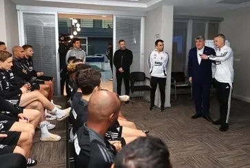 Solskjaer futbolcularla buluştu!