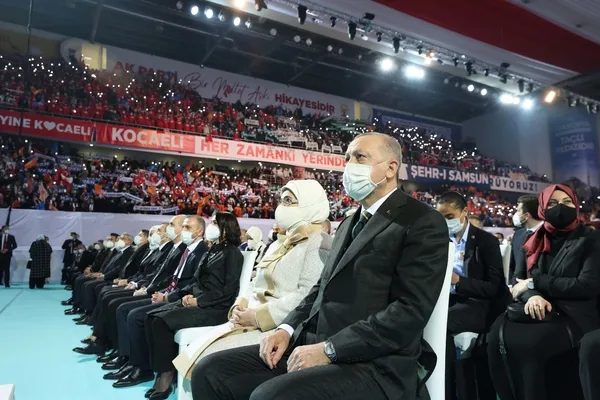 son-dakika-baskan-recep-tayyip-erdogan-ak-parti-7-olagan-buyuk-kongresindeki-konusmasina-fatiha-suresinin-mealini-okuyarak-basladi-81-ili-selamladi-1616581028837.jpg SON DAKİKA: Başkan Recep Tayyip Erdoğan AK Parti 7. Olağan Büyük Kongresi'ndeki konuşmasına Fatiha Suresi'nin mealini okuyarak başladı! 81 ili selamladı-10