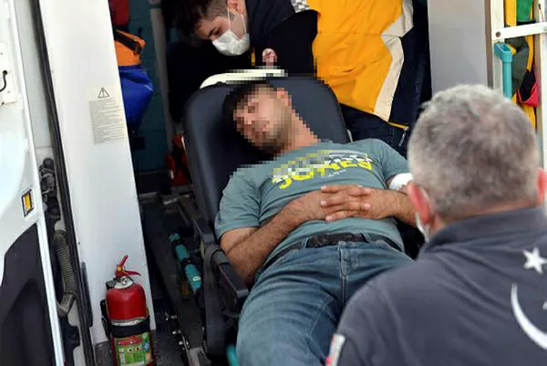 adanada-polisi-harekete-geciren-olay-yan-koltuktaki-tabancayla-aracta-uyuya-kaldi-1603092597334.jpg Adana'da polisi harekete geçiren olay: Yan koltuktaki tabancayla araçta uyuya kaldı-3