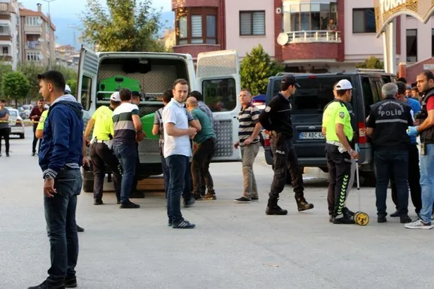 Son dakika: Kazada savrulan araç, anne ve kızının üzerine devrildi: 1 ölü, 7 yaralı-4