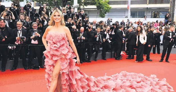 Cannes'da yasağa uydular! Kırmızı halıda bambaşka bir hava