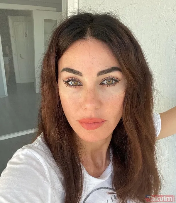 49 yaşındaki Defne Samyeli tatile çıktı paylaşımı olay oldu! Deniz kenarında öyle pozlar verdi ki sosyal medyada yer yerinden oynadı - 4