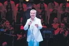 Şarkıcı Levent Yüksel'in müzik kariyerinin 30. Yılına özel verdiği konserde bilet satışı rekorları kırdı