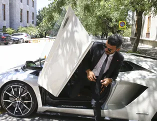 Kenan Sofuoğlu TBMM'ye Lamborghini ile geldi