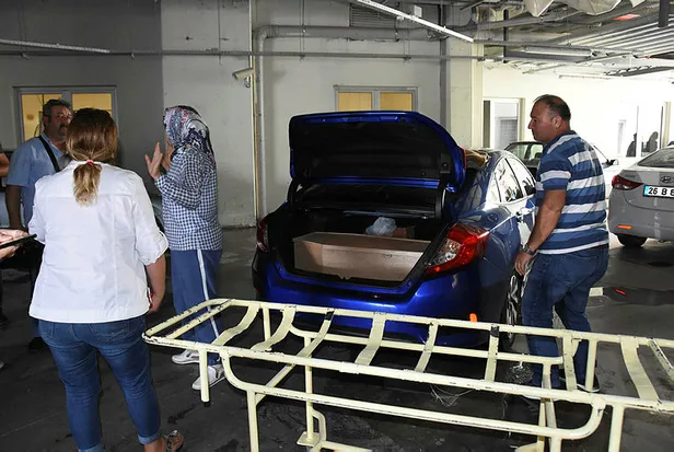 Vahşice öldürülen Eymen'in cenazesi otomobilin bagajında getirildi-1