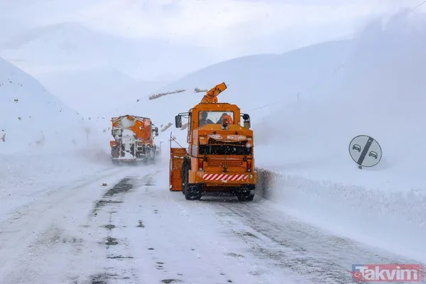 Geçtiğimiz yıl Türkiye'de 2 metre ile en yüksek kar kalığının ölçüldüğü Van-Bahçesaray yolunda amansız mücadele - 25