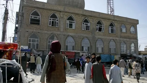 son-dakika-afganistanin-kunduz-vilayetinde-camiye-kanli-saldiri-30dan-fazla-olu-var-1650642252819.jpg Son dakika: Afganistan'ın Kunduz vilayetinde camiye kanlı saldırı! 30'dan fazla ölü var...-4