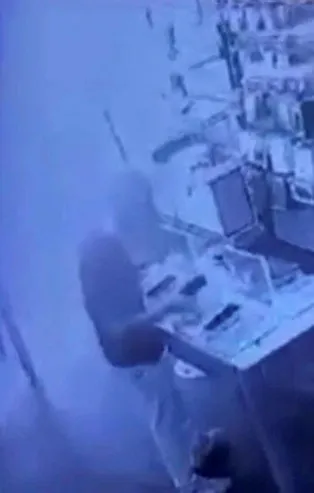 Sadece 19 saniye sürdü! Kaşla göz arasında soygun! Yer: Sultangazi