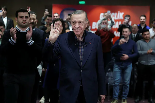 TİP'li Sera Kadıgil'in 'başörtüsüne anayasal güvence' hazımsızlığı! Fondaş kanalda provokatif sözler...-6