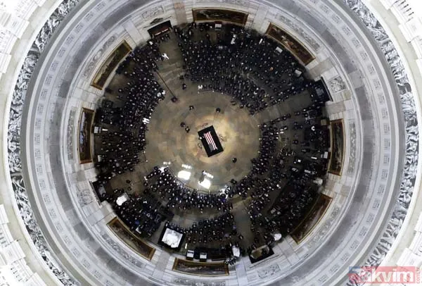 ABD'li Senatör McCain için Kongre'de tören düzenlendi - 1