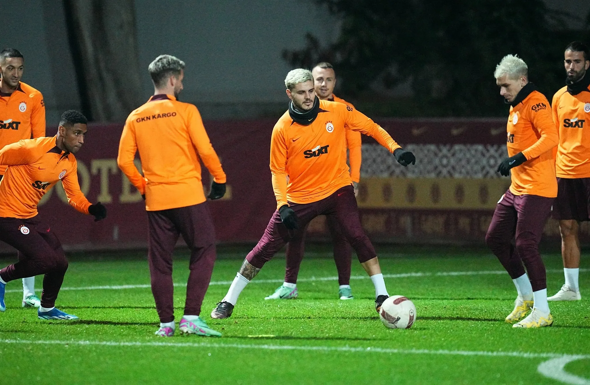 Galatasaray'dan çifte transfer! Bek ve Beek geliyor - 6