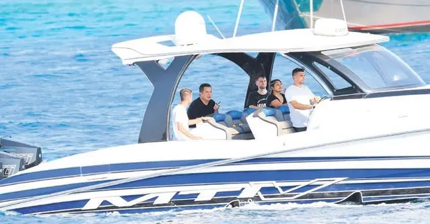 Medya patronu Acun'un Türkbükü turu!