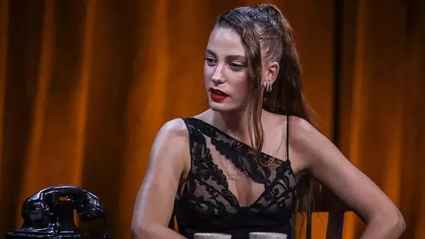 aile-dizisine-akasya-duragindan-efsane-transfer-serenay-sarikaya-ve-kivanc-tatlitug-ortaligi-yakip-gececek-diz-1671650567837.jpeg Aile dizisine Akasya Durağı'ndan efsane transfer! Serenay Sarıkaya ve Kıvanç Tatlıtuğ ortalığı yakıp geçecek! Diziye resmen yıldız yağıyor!-2