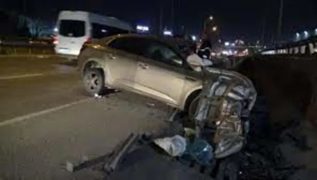 Otomobil istinat duvarına çarptı: 2 yaralı