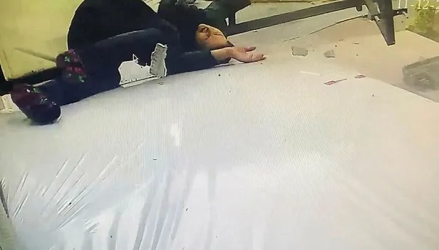 SON DAKİKA: Kağıthane'de dehşet anları kamerada: 3. kattan aşağıya düşen genç kadını sünger kurtardı-2