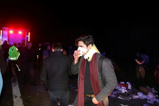 Düzce'de katliam gibi kaza! 2 ölü, 35 yaralı!-3