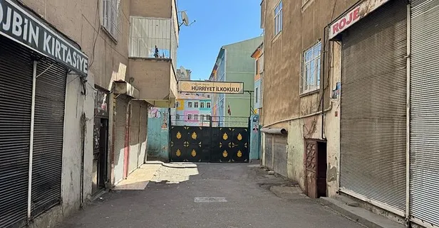 Diyarbakır’da korkunç olay! Kadın öğretmeni yumruklayıp sırtından bıçakladı