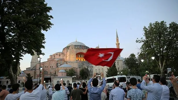 Yunanistan Ayasofyanın ibadete açılmasını hazmedemedi! Türk ürünlerine boykot çağrısı