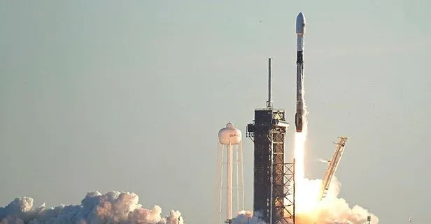 SpaceX’e ait roketin bir parçası tarlaya düştü