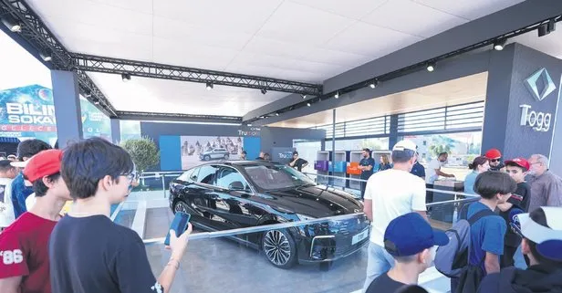 Togg’un Sedan modeli T10F ilk kez TEKNOFEST'te görücüye çıktı!
