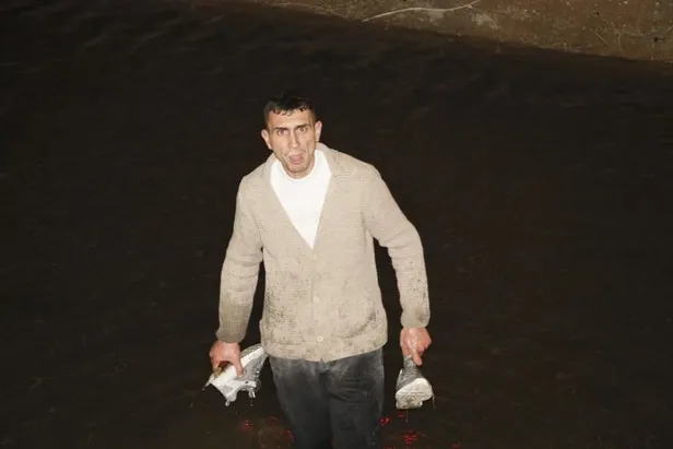 Adana'da bekçilerden kaçan şüpheli asker kaçağı çıktı!-4