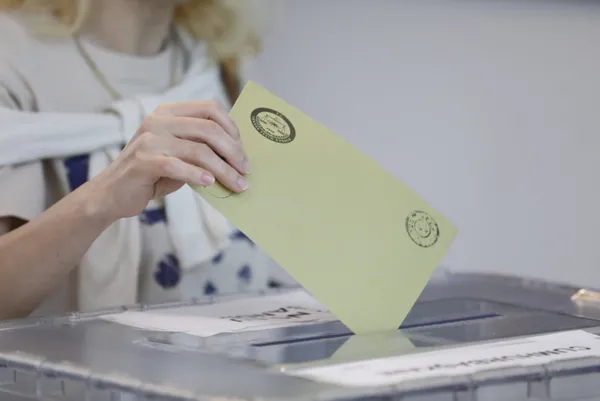 turkiye-kararini-veriyor-2-tur-secimleri-icin-sandik-basina-1685174230143.jpg Türkiye Yüzyılı'nın kapısı açılıyor! Milyonlar 2. tur seçimleri için sandık başında-2