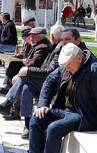 65 yaş üstüne hafta sonu sokağa çıkma izni yolda! Maske ve mesafe kuralına uyup yürüyüş yapabilecek