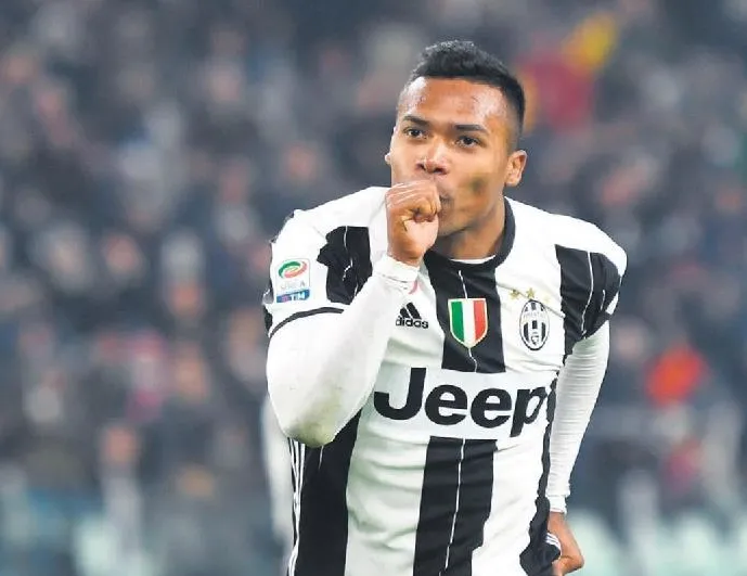 Alex Sandro kapışması