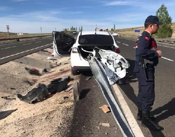 Kayseri'de korkunç kaza! Sürücünün bacağı koptu-2