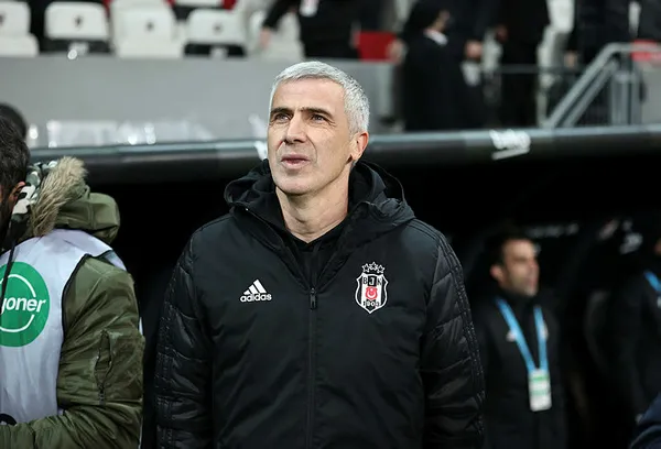 1640333878818.jpg Beşiktaş'ta taraftarlardan Önder Karaveli'ye büyük destek: Uyruğu İtalyan, soyadı Caravelli olsa...-3