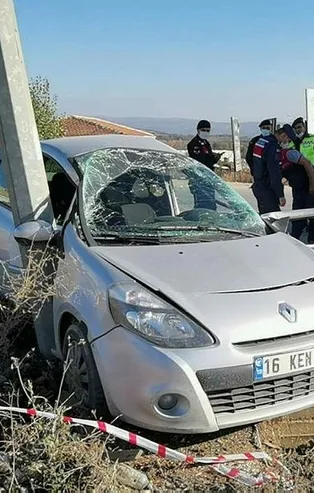 Bursa'da kaza! Otomobil sürüklenerek hurdaya döndü...