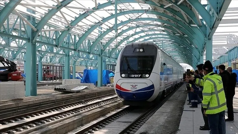 Son dakika: Ulaştırma ve Altyapı Bakan Abdulkadir Uraloğlu açıkladı! Bayramda bakanlığa ait trenlerde emeklilere yüzde 10 indirim-4