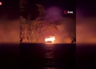 Antalya Adrasan’da tur teknesi yangını!