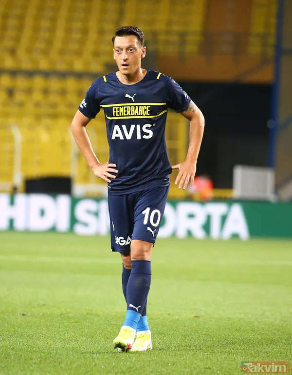 Mesut Özil'den olay sözler! Sosyal medyadan duyurdu: "Ben Fenerbahçe’ye ve vatanım Türkiye’ye tatil yapmaya gelmedim" - 13