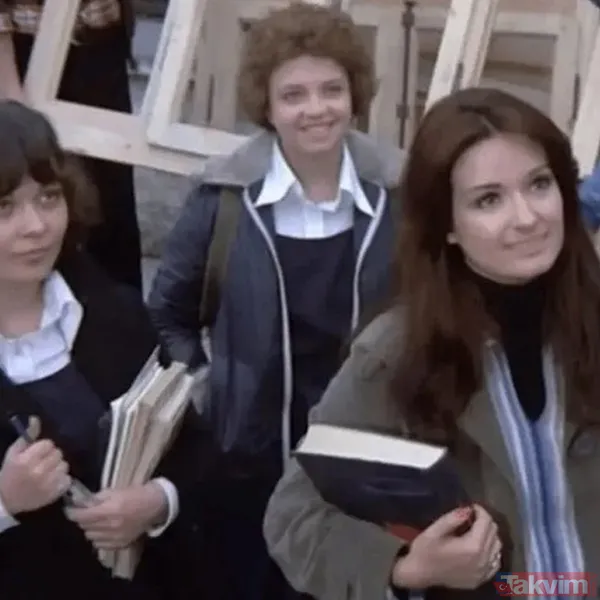 Gülen Gözler'in Hasret'i Lale Ilgaz bakın şimdi ne halde! Adile Naşit'le Münir Özkul'un minik kızı artık 65 yaşında! - 5