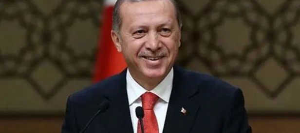 Hıncını masadan alıyor