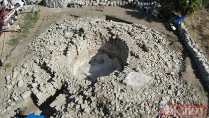 Mersin’deki kazıda Aratos’un mezarının tabanına ulaşıldı