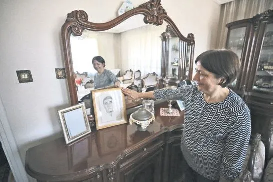 anitkabirin-yapimi-icin-bagis-yapan-dedesiyle-gurur-duyuyor-o-ani-belgesini-gururla-sakliyorum-1636502207665.jpeg Anıtkabir'in yapımı için bağış yapan dedesiyle gurur duyuyor: “O anı belgesini gururla saklıyorum”-3