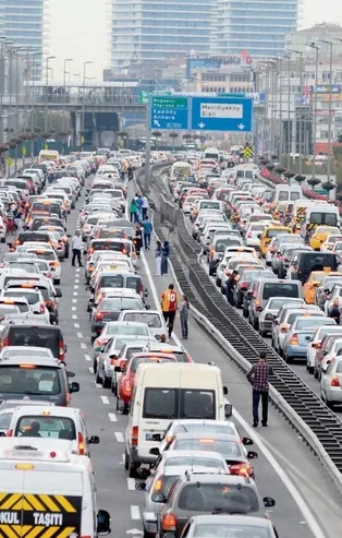 Araç sahipleri dikkat! Bugünden itibaren başladı! 776 lira cezası var