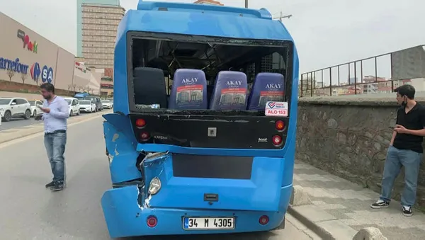 maltepede-iett-otobusu-yolcu-minibusune-carpti-1-yarali-1650179113515.jpg Maltepe'de İETT otobüsü yolcu minibüsüne çarptı! 1 yaralı-3