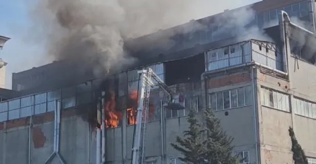 Başakşehir İkitelli Organize Sanayi Bölgesinde yangın! 8 kişi kurtarıldı